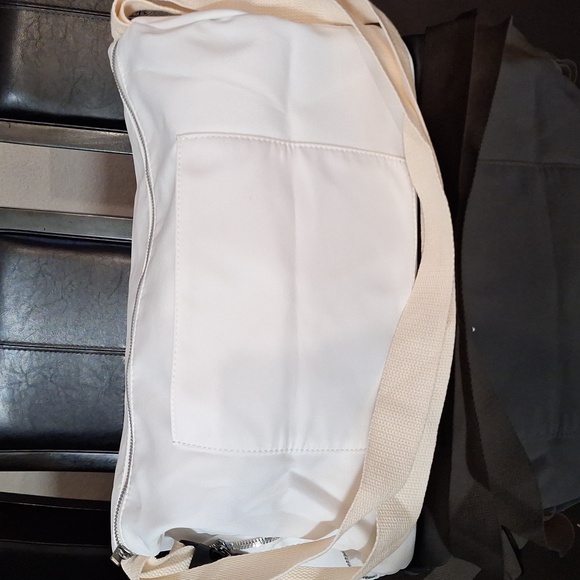 Hello Kitty Weekender - Picture 2 of 4